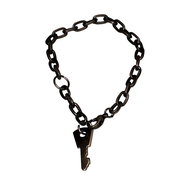 Silver Tone Link Chain Key Dangle Charm 8" Bracelet - Picture 2 of 3